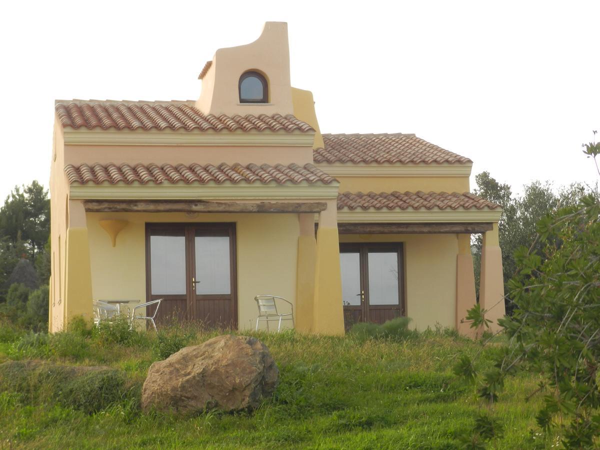 Hotel Minnia Budoni Exterior photo